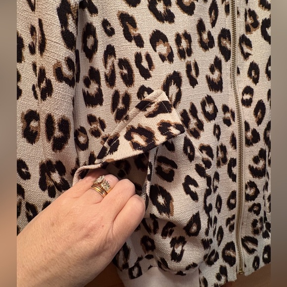 Chicos 0 (SM) Jacket Leopard Animal Print Unlined Pocket Gold Zip Lightweight - Picture 3 of 10